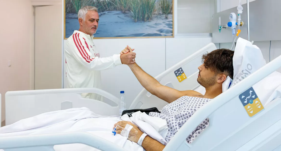 Mourinho visita a Asencio después de la operación